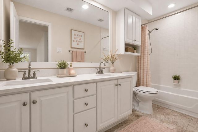 19 Heather Wisp, The Woodlands, TX 77381