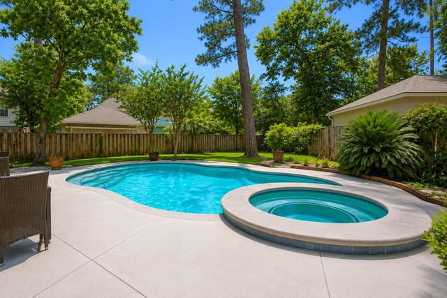 19 Heather Wisp, The Woodlands, TX 77381