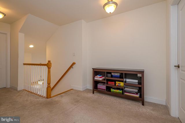 8 COMSTOCK LN, Skillman, NJ 08558