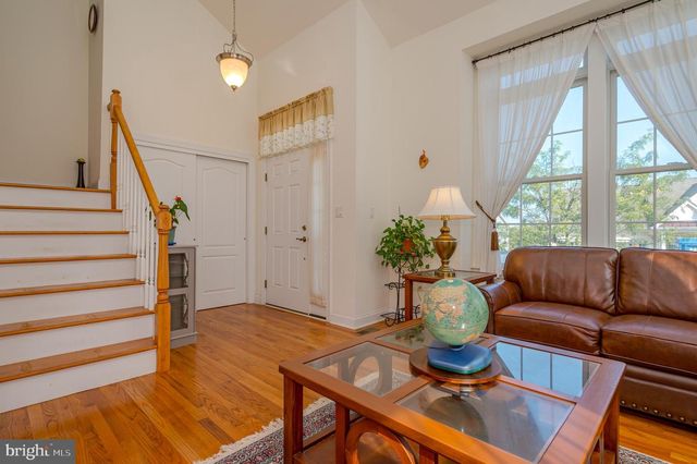 8 COMSTOCK LN, Skillman, NJ 08558