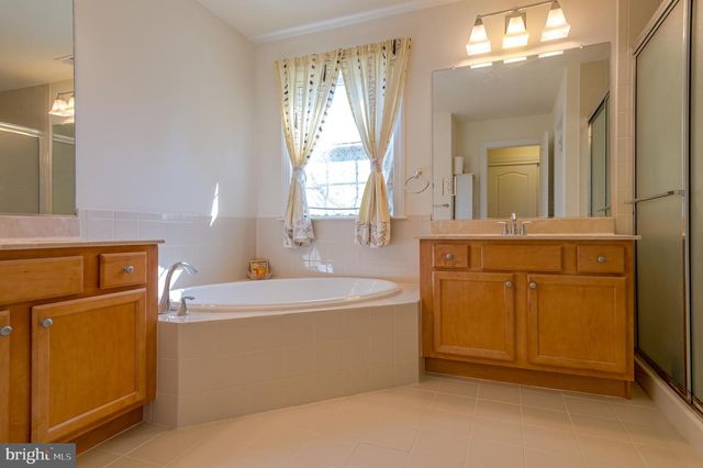 8 COMSTOCK LN, Skillman, NJ 08558