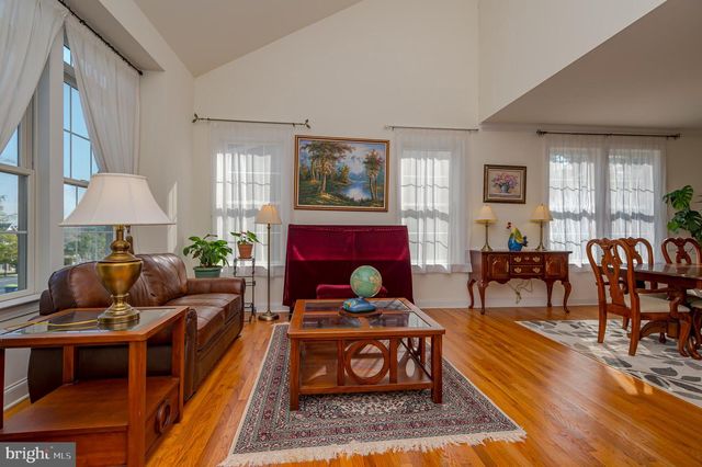 8 COMSTOCK LN, Skillman, NJ 08558