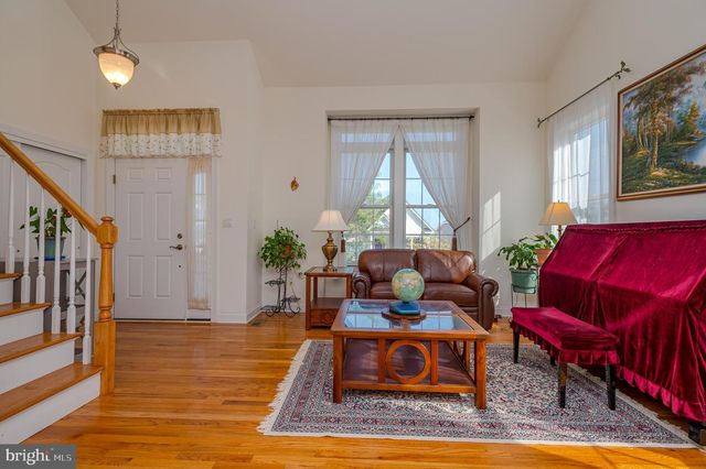 8 COMSTOCK LN, Skillman, NJ 08558