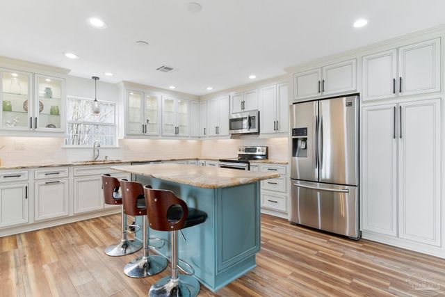 2750 Mercado Dr, Pensacola, FL 32507