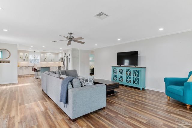 2750 Mercado Dr, Pensacola, FL 32507