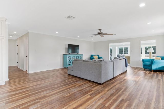 2750 Mercado Dr, Pensacola, FL 32507