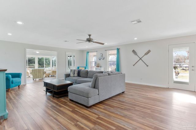 2750 Mercado Dr, Pensacola, FL 32507