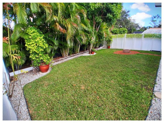 231 Preserve Court, Royal Palm Beach, FL 33411