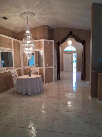 231 Preserve Ct, Royal Palm Beach, FL 33411