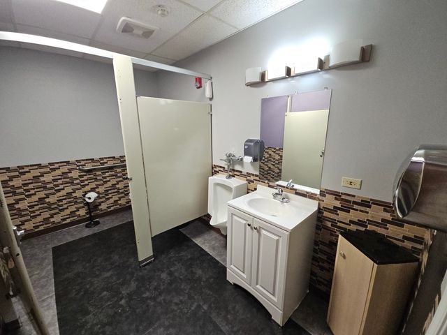 455 E MAIN Street, East Dundee, IL 60118