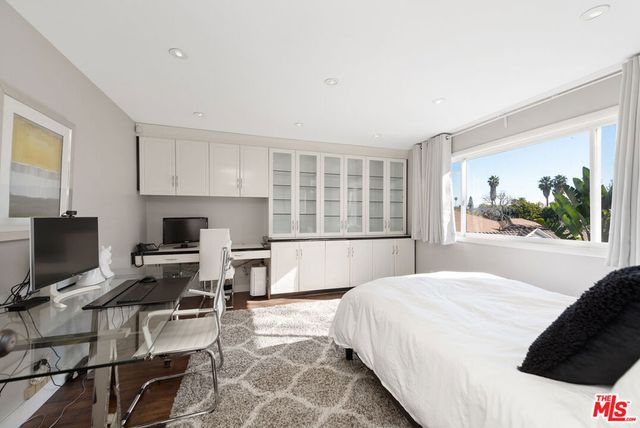 3245 Provon Lane, Los Angeles, CA 90034