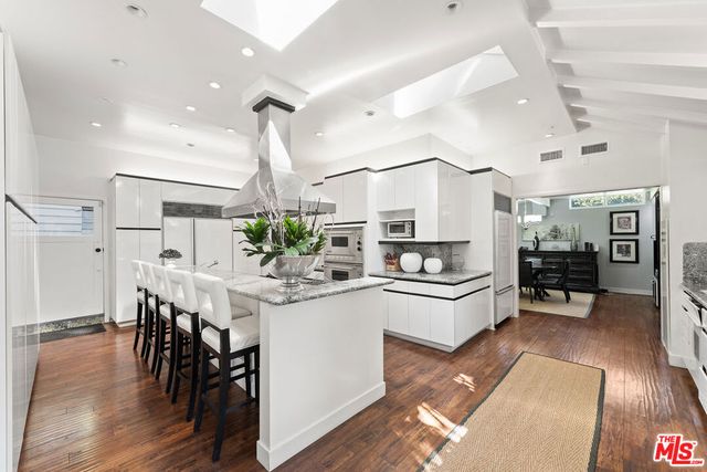 3245 Provon Lane, Los Angeles, CA 90034