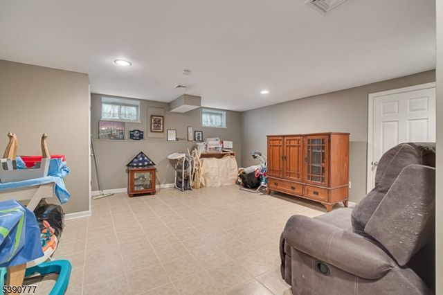 279 Madison Hill Rd, Clark Twp., NJ 07066