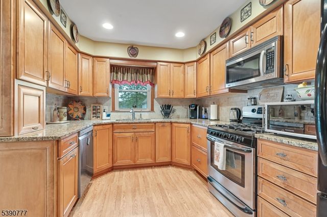 279 Madison Hill Rd, Clark Twp., NJ 07066