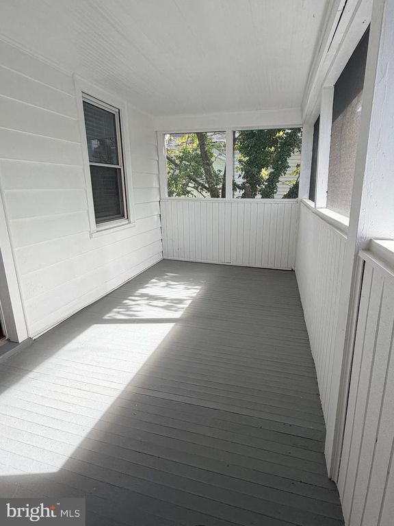 Image 13 of property listing at 824 PHILADELPHIA AVE, Silver Spring, MD 20910