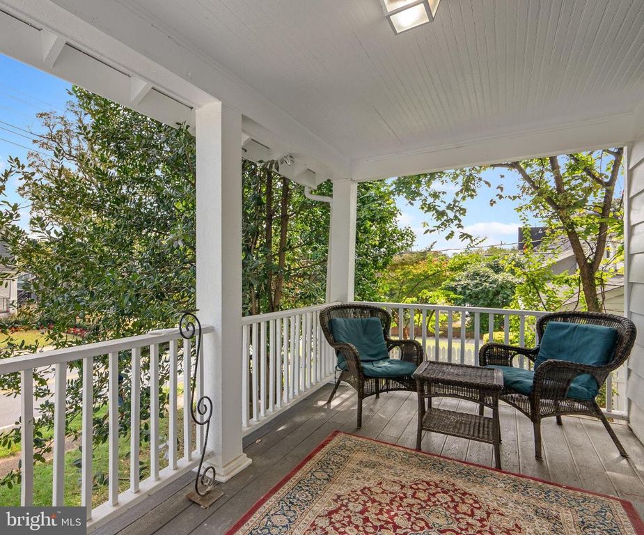Image 2 of property listing at 824 PHILADELPHIA AVE, Silver Spring, MD 20910