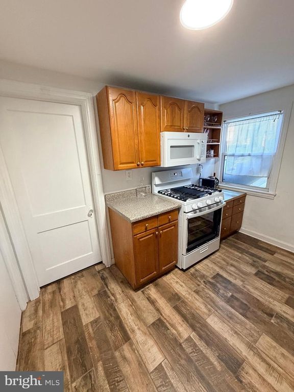 Image 21 of property listing at 824 PHILADELPHIA AVE, Silver Spring, MD 20910