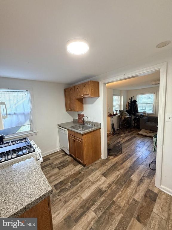 Image 23 of property listing at 824 PHILADELPHIA AVE, Silver Spring, MD 20910