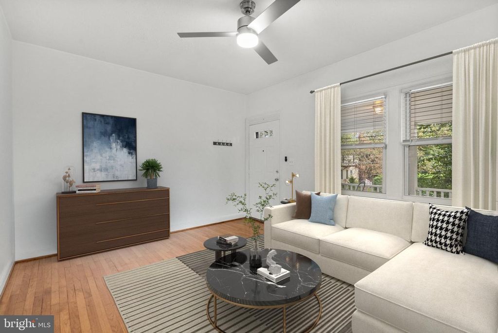 Image 3 of property listing at 824 PHILADELPHIA AVE, Silver Spring, MD 20910