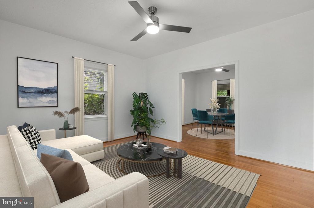 Image 4 of property listing at 824 PHILADELPHIA AVE, Silver Spring, MD 20910
