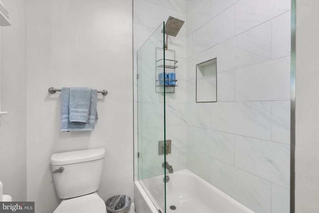 Image 9 of property listing at 824 PHILADELPHIA AVE, Silver Spring, MD 20910
