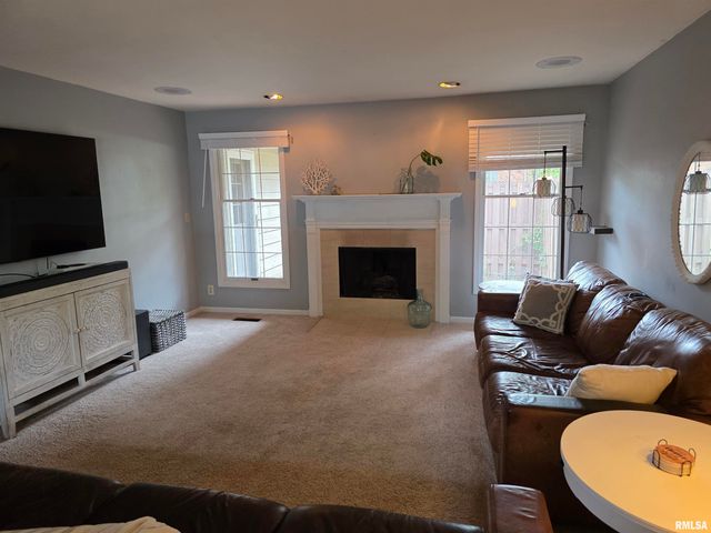 9 CHRISENDALE Lane, Washington, IL 61571