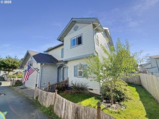 731 3RD St C / 3, Brookings, OR 97415