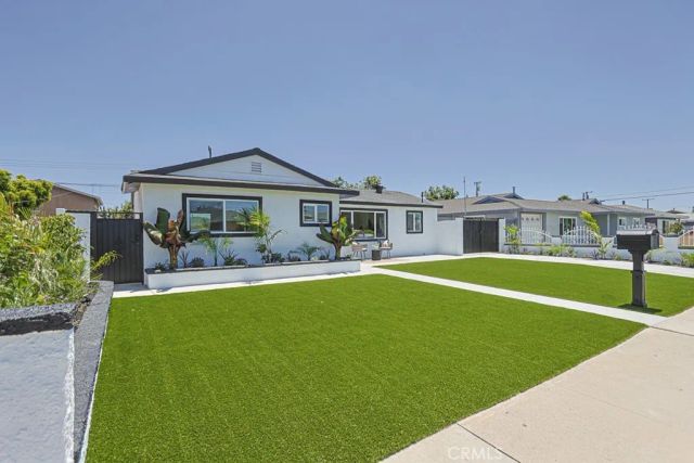 11842 Santa Rosalia, Stanton, CA 90680