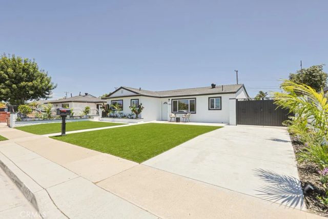 11842 Santa Rosalia, Stanton, CA 90680