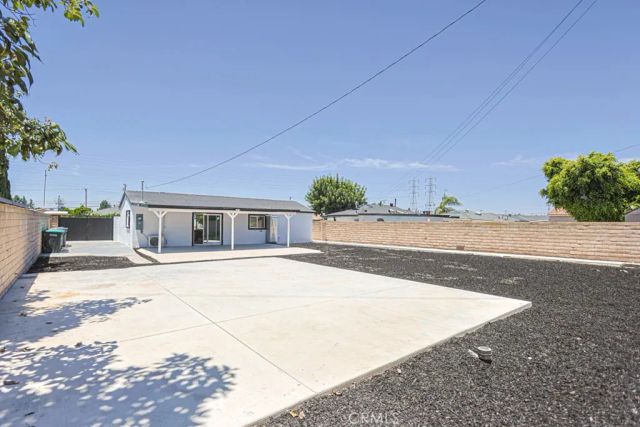 11842 Santa Rosalia, Stanton, CA 90680