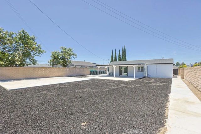 11842 Santa Rosalia, Stanton, CA 90680