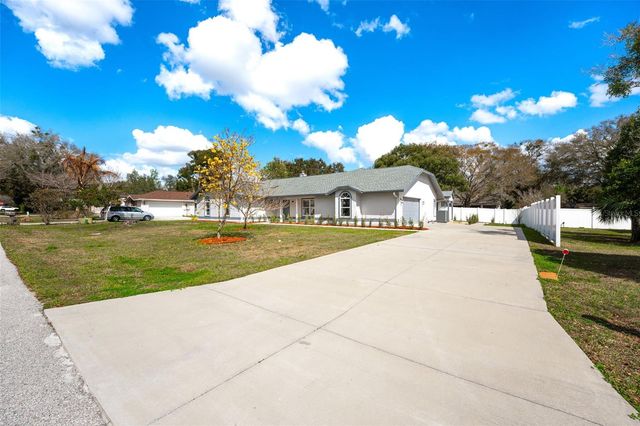 5521 OAK STREET, Mount Dora, FL 32757