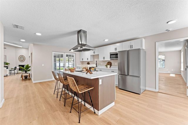 5521 OAK STREET, Mount Dora, FL 32757