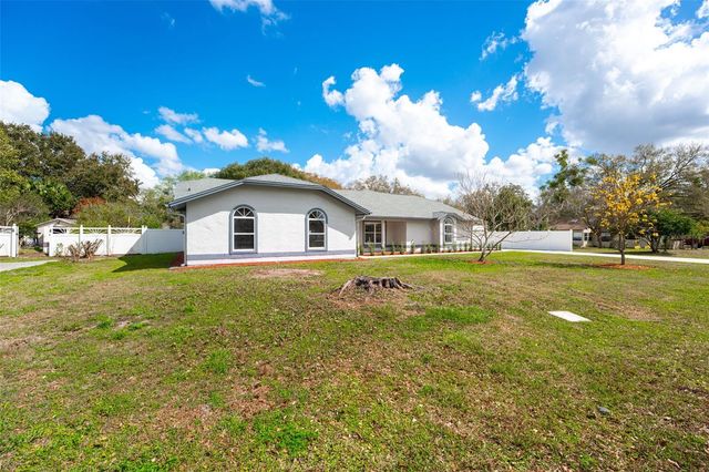 5521 OAK STREET, Mount Dora, FL 32757