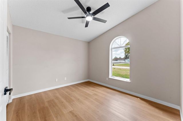 5521 OAK STREET, Mount Dora, FL 32757