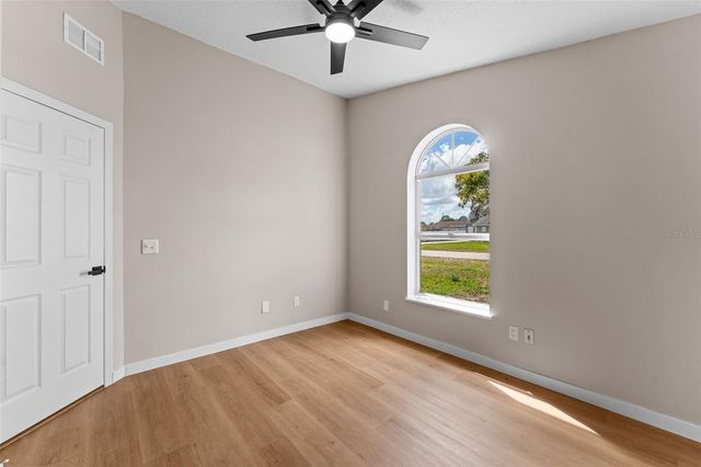 5521 OAK STREET, Mount Dora, FL 32757