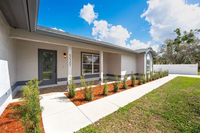 5521 OAK STREET, Mount Dora, FL 32757