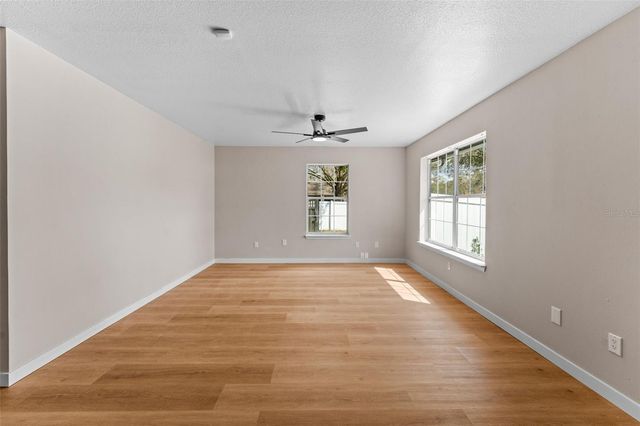 5521 OAK STREET, Mount Dora, FL 32757