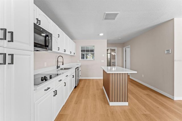 5521 OAK STREET, Mount Dora, FL 32757