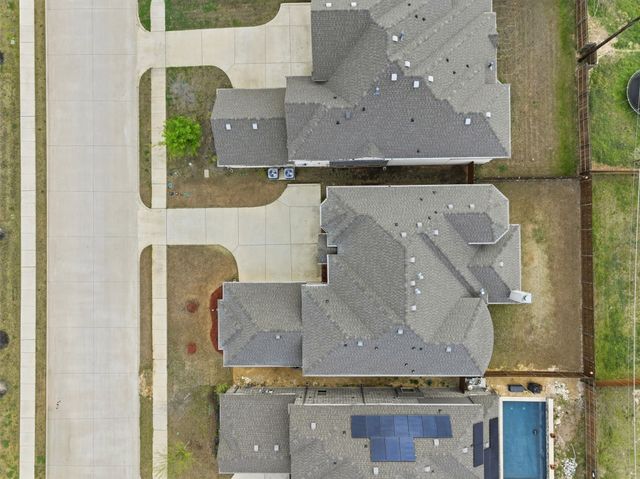 418 Crestview Drive, Midlothian, TX 76065