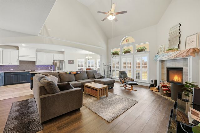 418 Crestview Drive, Midlothian, TX 76065