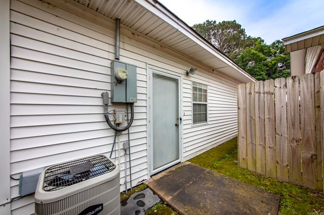 1003 E Homan, England, AR 72046