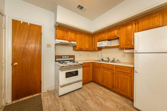 1003 E Homan, England, AR 72046
