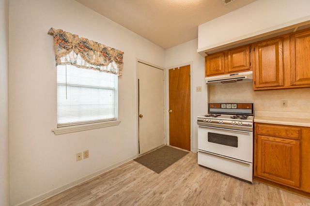 1003 E Homan, England, AR 72046