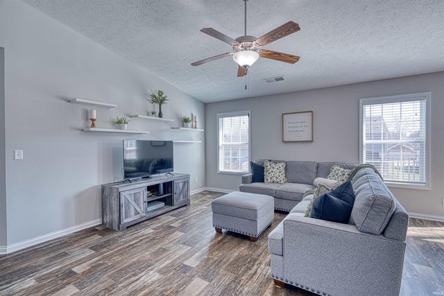 4948 Live Oak Court, Newburgh, IN 47630