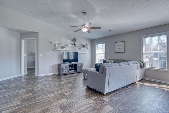 4948 Live Oak Court, Newburgh, IN 47630