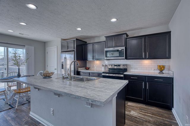 4948 Live Oak Court, Newburgh, IN 47630