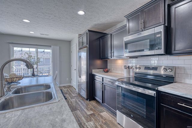 4948 Live Oak Court, Newburgh, IN 47630