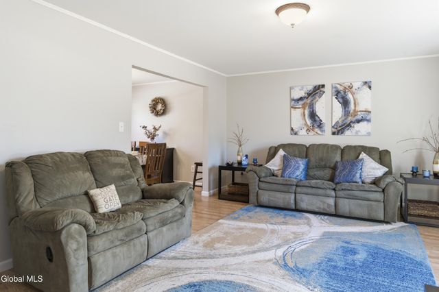 26 Sussex Way, Niskayuna, NY 12309