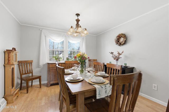 26 Sussex Way, Niskayuna, NY 12309